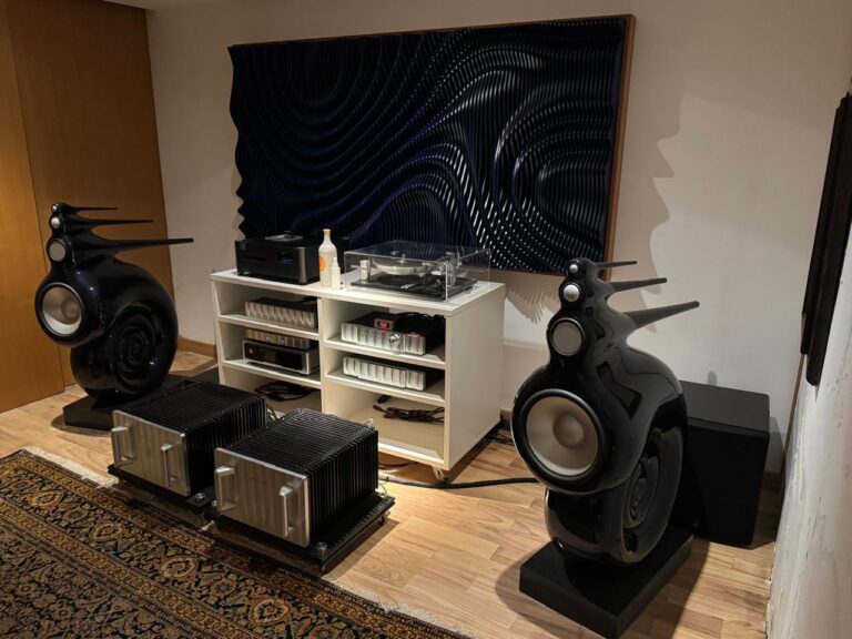 Paineis acusticos hibridos 3d instalado